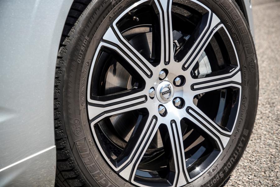 Колеса Volvo XC60 D4 Inscription 2017 года  (UK) (фото 80 из 172)